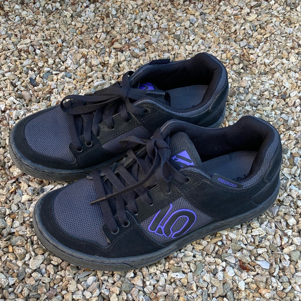 Adidas Five Ten Size US 9 Stealth Rubber Biking Shoes.  EUC